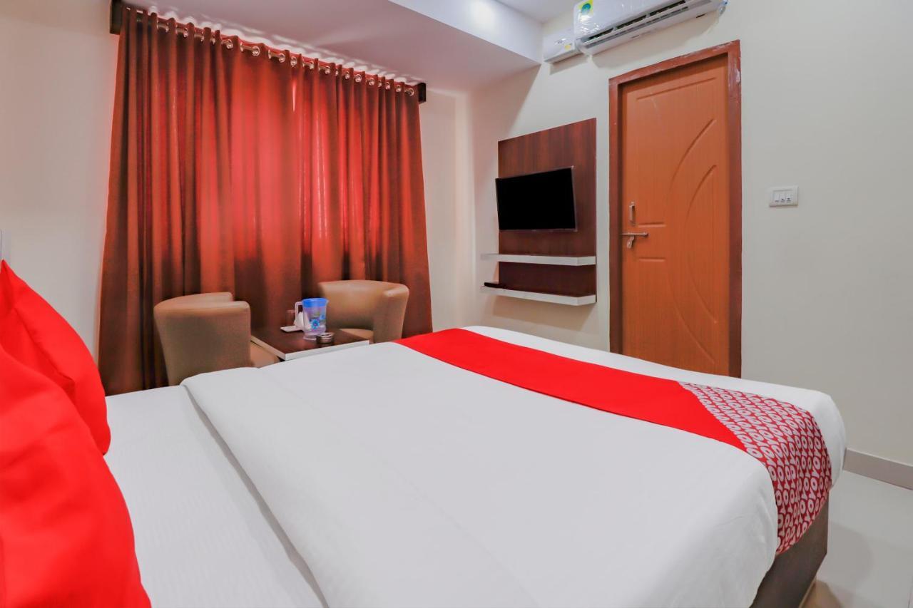 Oyo Flagship 80044 Royal Wood Deluxe Бангалор Экстерьер фото