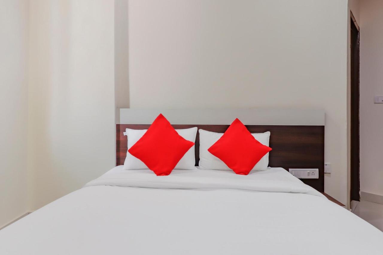 Oyo Flagship 80044 Royal Wood Deluxe Бангалор Экстерьер фото