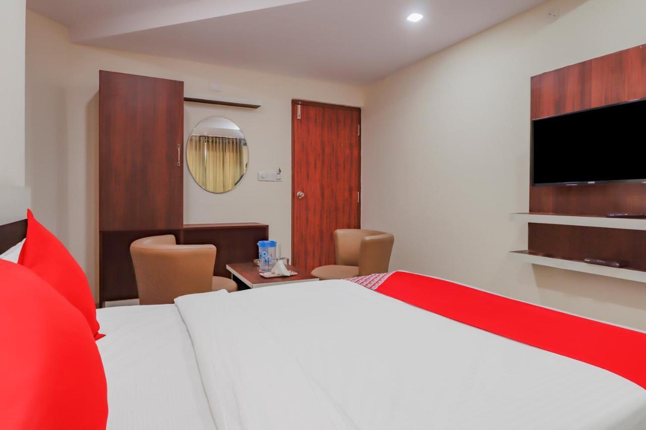 Oyo Flagship 80044 Royal Wood Deluxe Бангалор Экстерьер фото