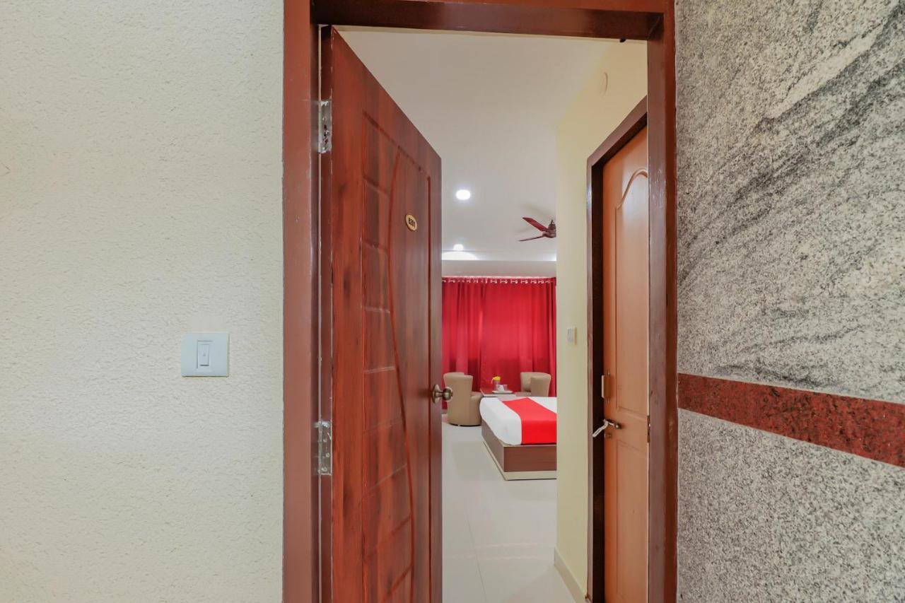 Oyo Flagship 80044 Royal Wood Deluxe Бангалор Экстерьер фото