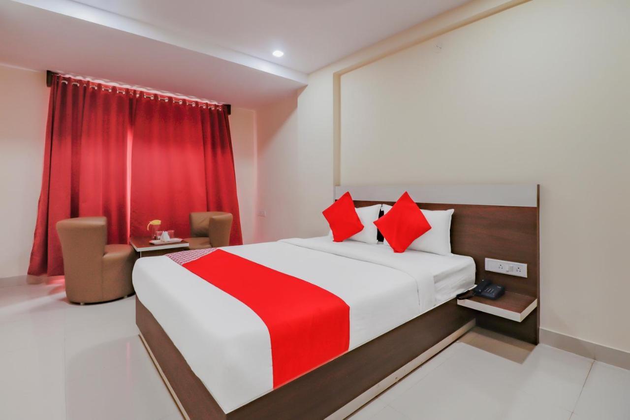Oyo Flagship 80044 Royal Wood Deluxe Бангалор Экстерьер фото