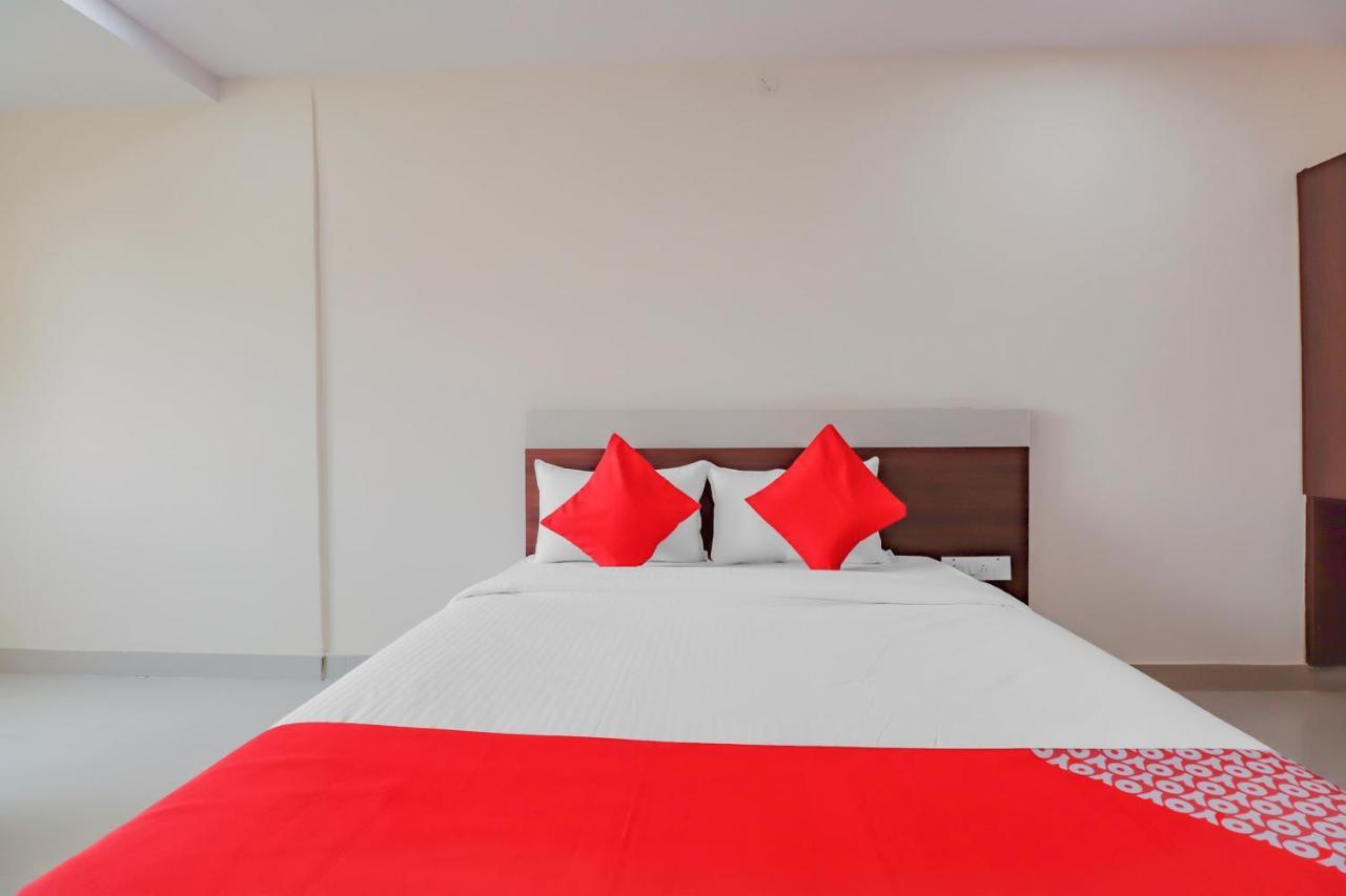 Oyo Flagship 80044 Royal Wood Deluxe Бангалор Экстерьер фото