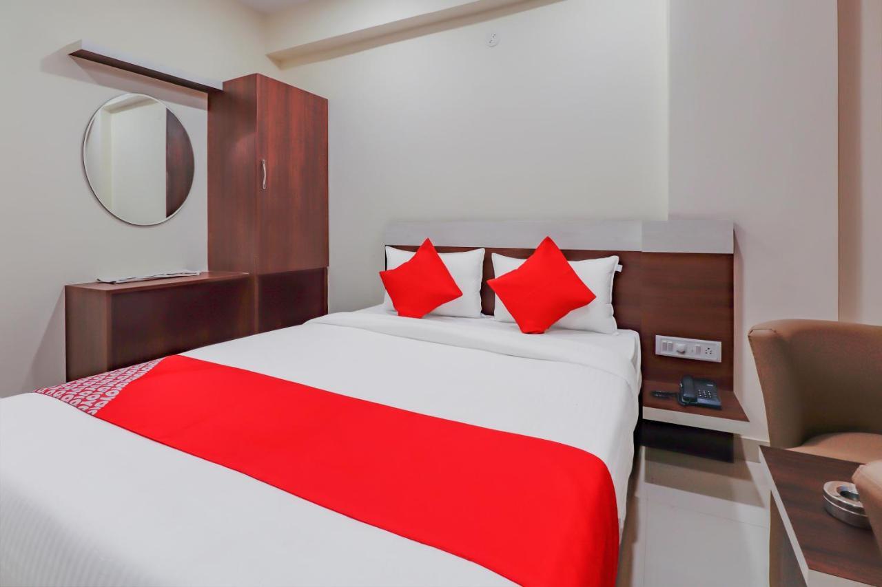 Oyo Flagship 80044 Royal Wood Deluxe Бангалор Экстерьер фото