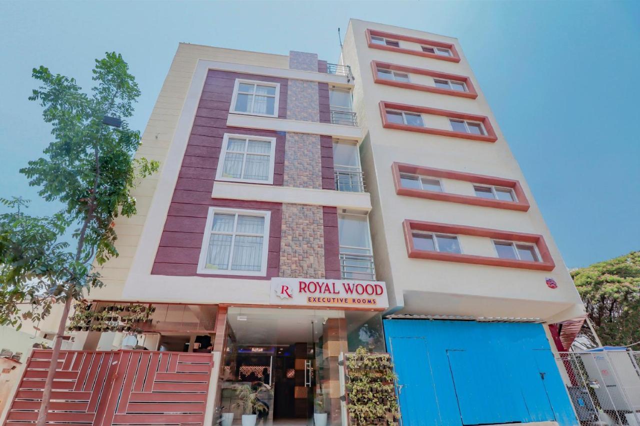 Oyo Flagship 80044 Royal Wood Deluxe Бангалор Экстерьер фото